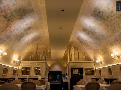Pi� peculiare � il lavoro compiuto nel ristorante Il Borgo Antico in strada Palazzo di Citt�. Qui il pittore ha affrescato tutto il soffitto del locale per poi sfumare i contorni delle figure con il bianco per conferire loro un�aria pi� datata